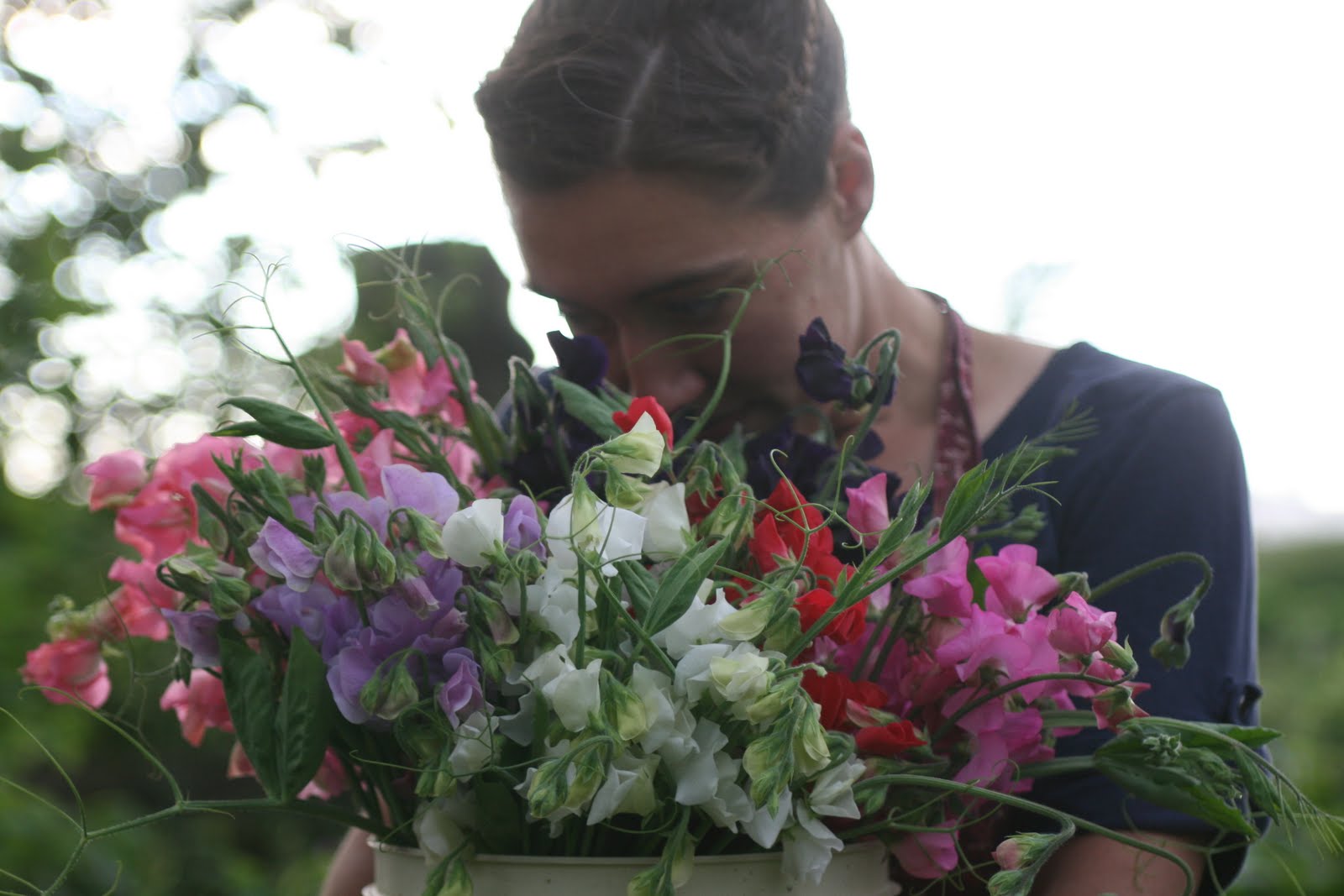 Erin Benzakein with sweet peas