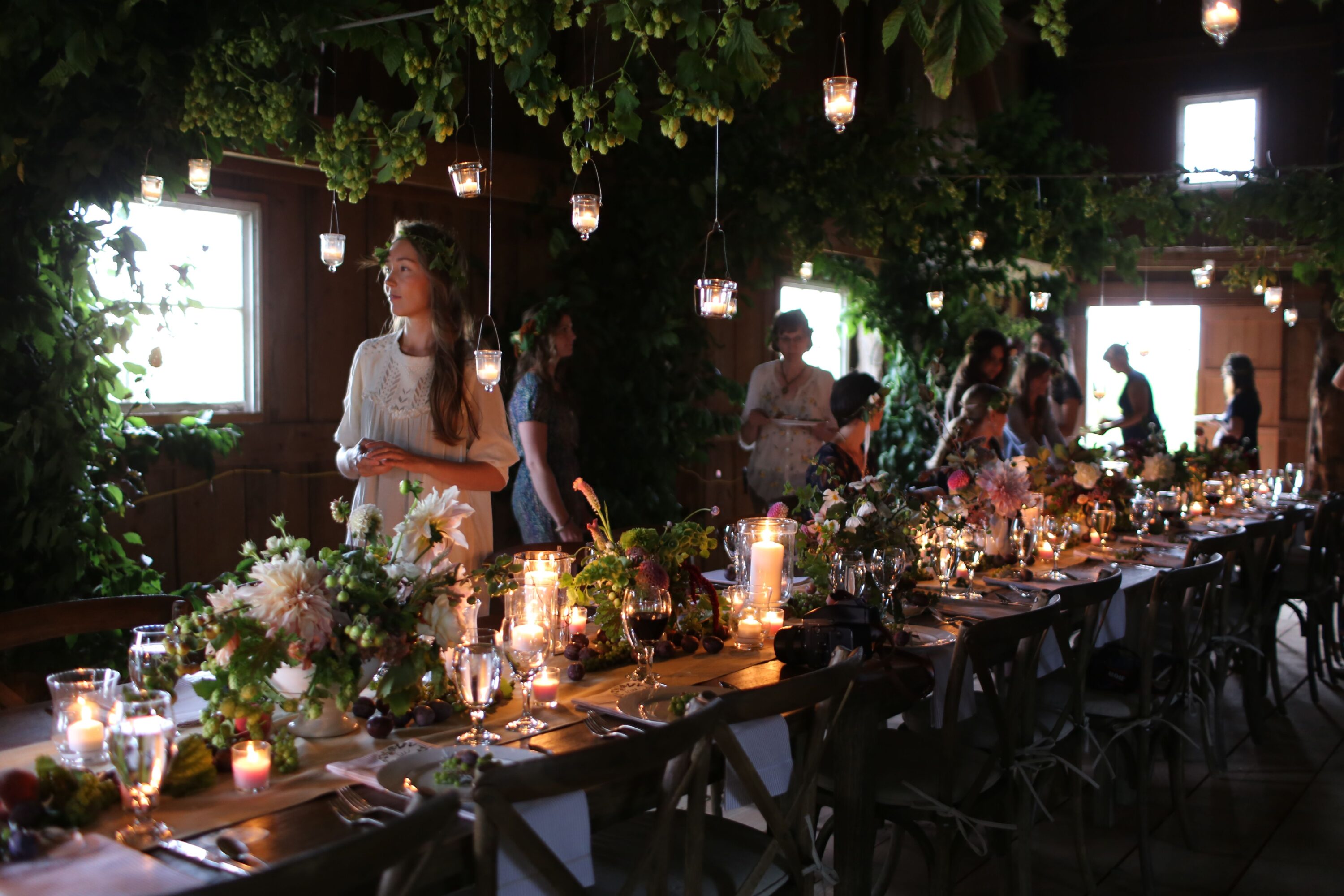 Floret workshop students at a dinner table decorated with flowers and foliage