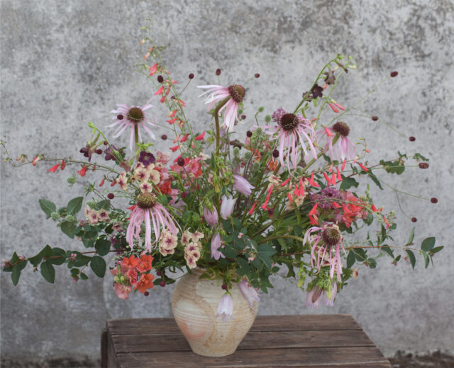  CITYES Dried Daisy Flowers Bouquet Dried Flowers White with  Stems Real Chrysanthemum Gerber Daisies Arrangements for Wedding Farmhouse  Vase Decorations DIY Home Party Wildflower Decor : Home & Kitchen