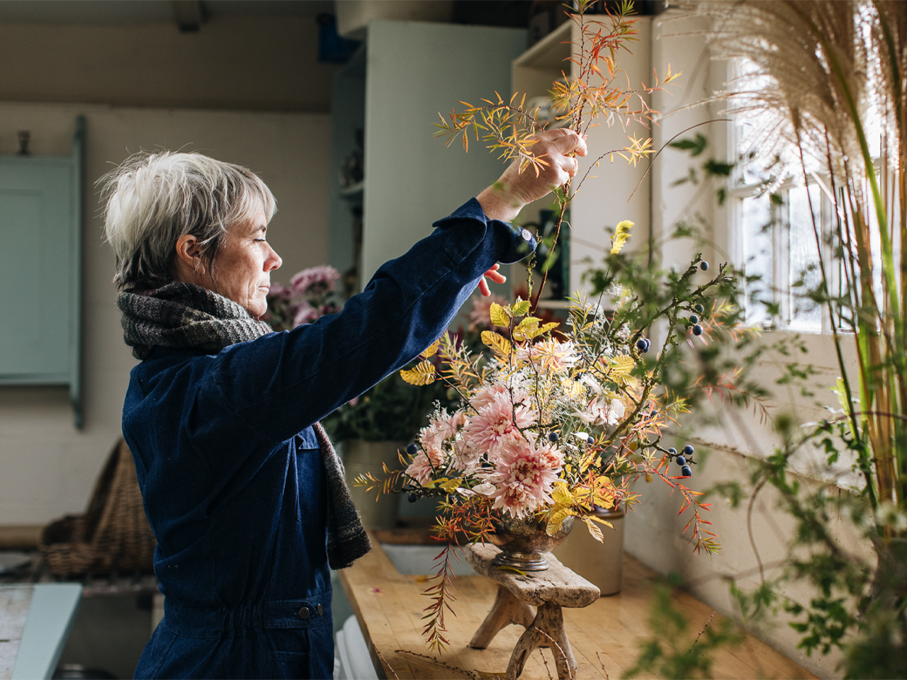 Rachel Siegfried of Green & Gorgeous creating a seasonal floral arrangement